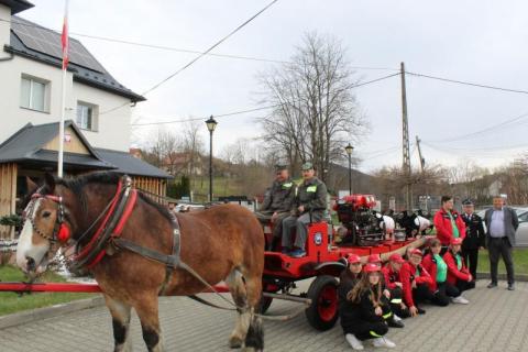 Strażacy z Łabowej mają nowy nabytek. Młodzi przywrócili wóz konny do życia!
