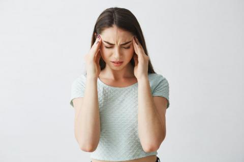 Dokucza migrena? Jakie są jej przyczyny i jak uporać się z bólem głowy?