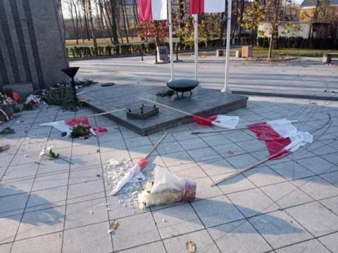 Grybów: zdewastowali pomnik i znieważyli Polską flagę. Szybko zostali zatrzymani