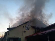 W Janczowej palił się budynek gospodarczy. Z żywiołem walczyło 59 strażaków