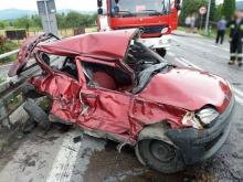 Wypadkowe domino Maszkowicach: kierowca fiata seicento wyleciał przez okno! Cudem przeżył. Potem autobus dziećmi wypadł z drogi i zderzyły się trzy auta [ZDJĘCIA]
