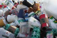 Zakazać czy nie: jak naprawić bałagan prawny związany z gospodarowaniem odpadami z tworzyw sztucznych