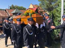 Strażacy i starosądeczanie pożegnali zmarłego Antoniego Piętkę. W pogrzebie uczestniczyły tłumy [ZDJĘCIA]