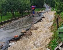 Wielkie sprzątanie po powodzi w gminie Łącko. Żywioł wyrządził wiele szkód 