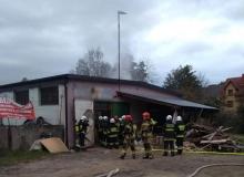 Pożar w zakładzie stolarskim w Przysietnicy. Z ogniem walczyło 36 strażaków 