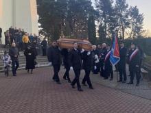 Ostatnie pożegnanie pilota Jana Pawła II. Pogrzeb zgromadził tłumy [ZDJĘCIA]