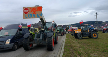 Rolnicy znowu protestują! Kolumna ciągników ruszyła do Nowego Sącza [WIDEO] [ZDJĘCIA]