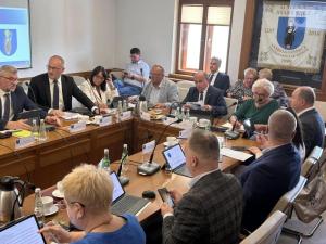 Stary Sącz: opozycja zgarnęła pięć na siedem komisji. Stronnictwo burmistrza traci moc
